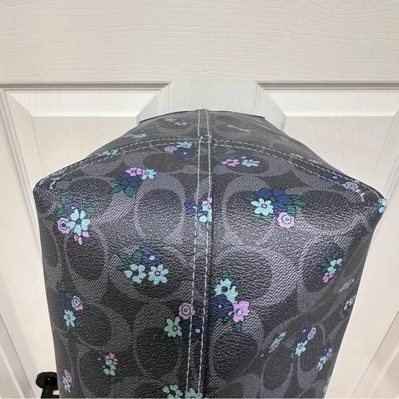 SOLD Coach Reversible City Tote Signature Floral Denim Cornflower Coated Canvas - Picture 8 of 13